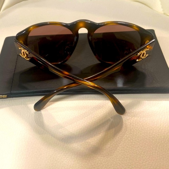 CHANEL Vintage Sunglasses - Picture 9 of 15